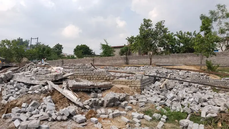 आईटीआई चौक रामपुर स्थित हनुमान मंदिर के पास शासकीय भूमि से हटाया गया अतिक्रमण, प्रशासन की सख़्त कार्यवाही