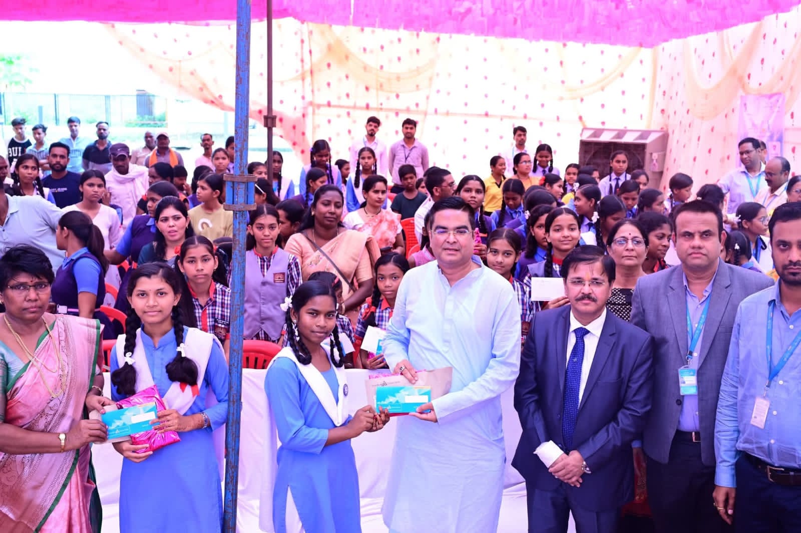 केनरा बैंक, क्षेत्रीय कार्यालय, रायपुर द्वारा भिलाई जी ई रोड शाखा में “डॉ अंबेडकर केनरा विद्या ज्योति छात्रवृत्ति सम्मान” कार्यक्रम का आयोजन किया