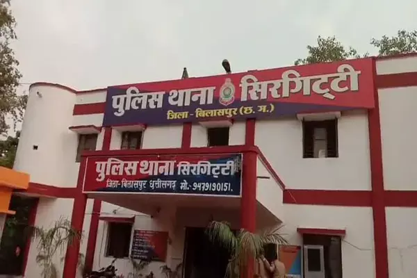 यदुनंदन नगर कॉलोनी में देर रात तक नशा परोसने वाले दुकानदारों के खिलाफ सिरगिट्टी पुलिस का “प्रहार” ।
