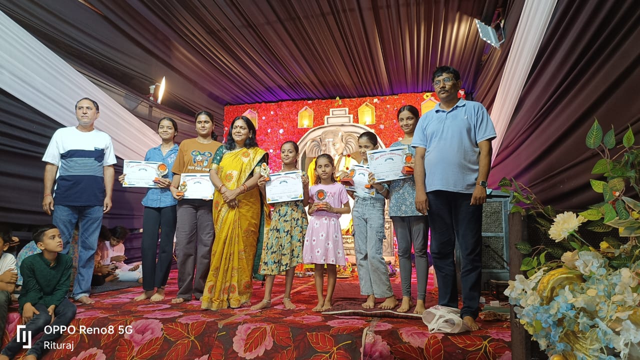 लोक सचेतनता फाउंडेशन द्वारा गणेश चित्र प्रतियोगिता में प्रतिभागियों को किया सम्मानित।