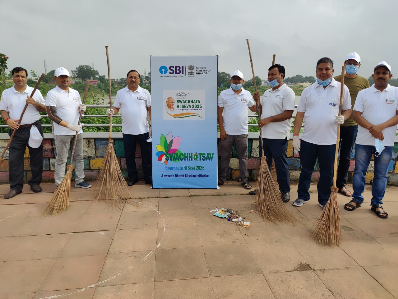 एसबीआई बिलासपुर ने ‘स्वच्छता ही सेवा 2025’ अभियान में भाग लिया: ‘एक दिन, एक घंटा, एक साथ’ श्रमदान