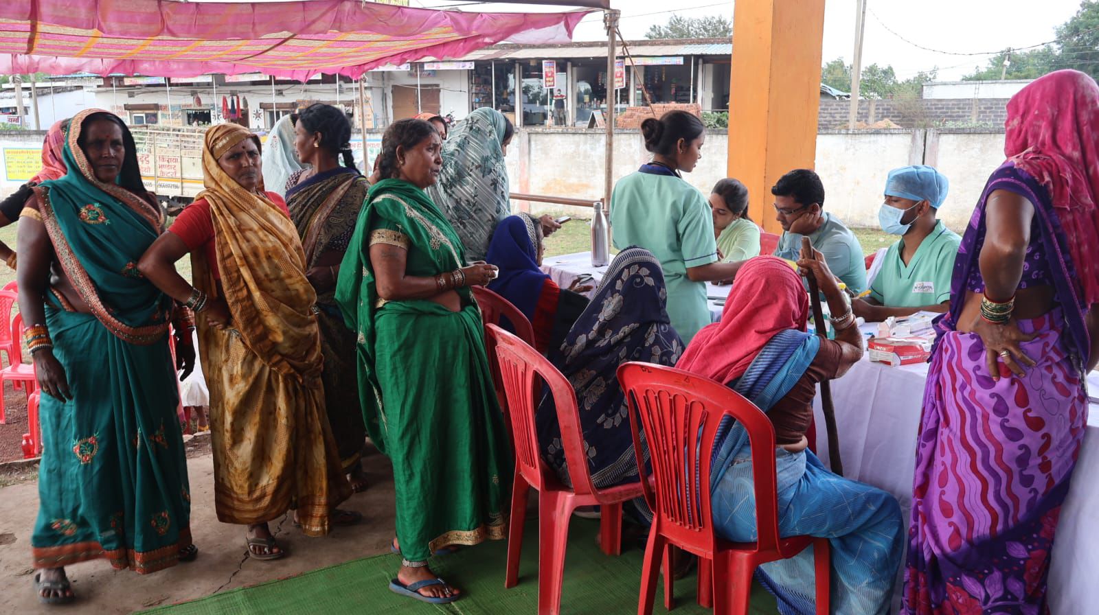 हजारों ग्रामीणों ने उठाया निःशुल्क स्वास्थ्य शिविर का लाभ, स्वास्थ्य के प्रति बढ़ी जागरूकता