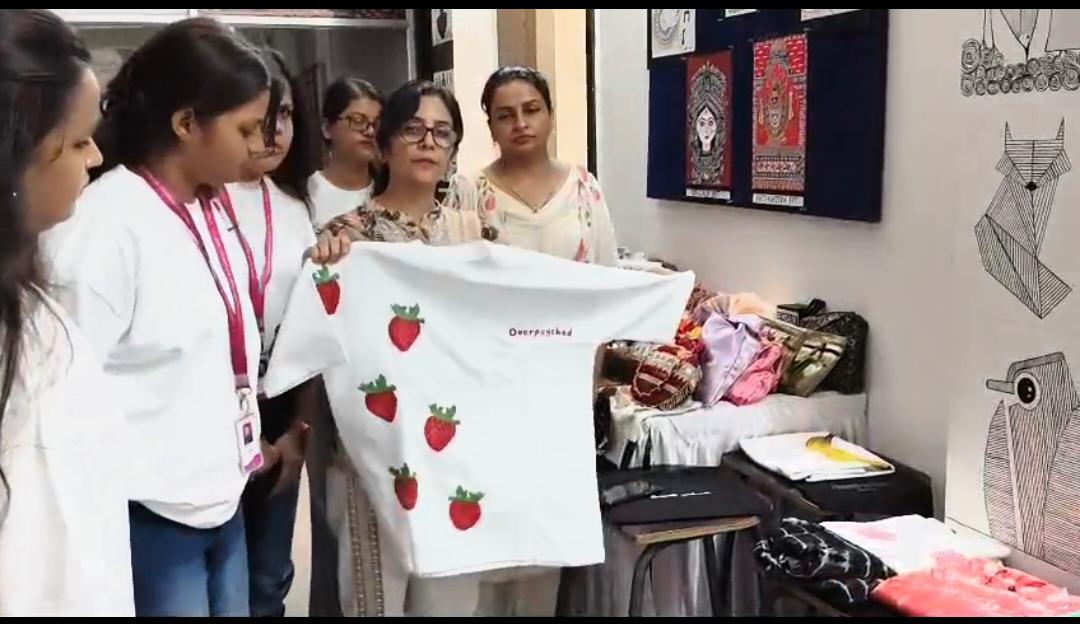 फैशन की दुनिया में बिलासपुर के युवाओं की दमदार दस्तक, आकृति एकेडमी की प्रदर्शनी ने खींचा ध्यान ।